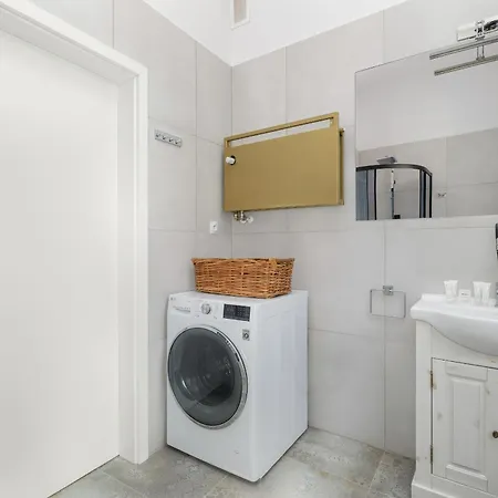 Nowoczesne I Stylowe W Centrum Bytomia Blisko Rynku By Renters Apartment